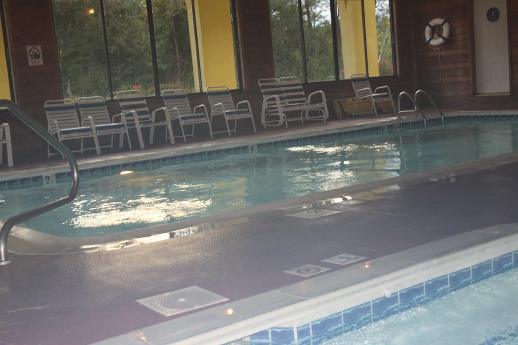 Golden Manor Inn & Suites Muldraugh ภายนอก รูปภาพ