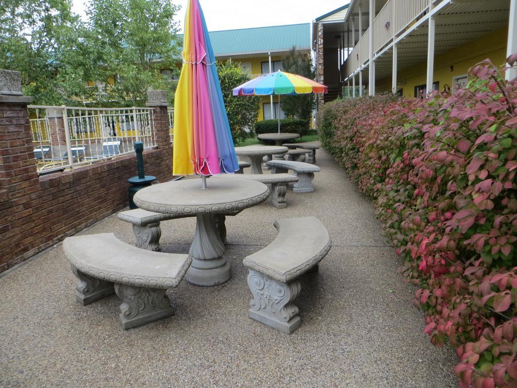 Golden Manor Inn & Suites Muldraugh ภายนอก รูปภาพ