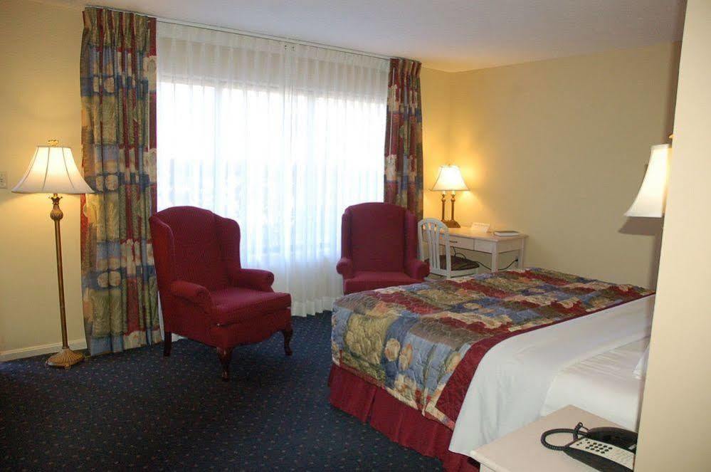Golden Manor Inn & Suites Muldraugh ภายนอก รูปภาพ